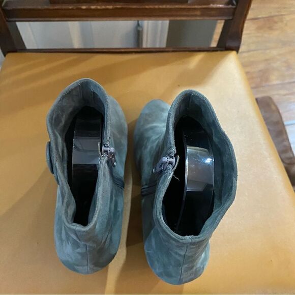 Vaneli Gray Suede Button Booties Round Toe - Picture 4 of 12